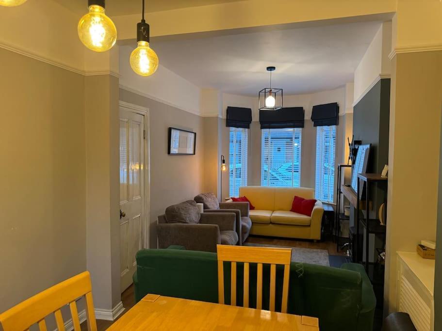 Stylish, Spacious And Central 4 Bedroom House Belfast Exterior foto